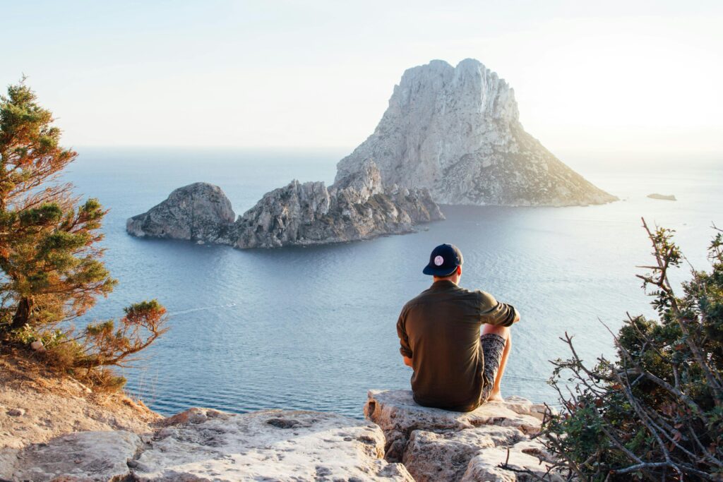 Expatriate enjoying coastal views in Spain, a popular destination for international professionals benefiting from low taxation under the Beckham Law.