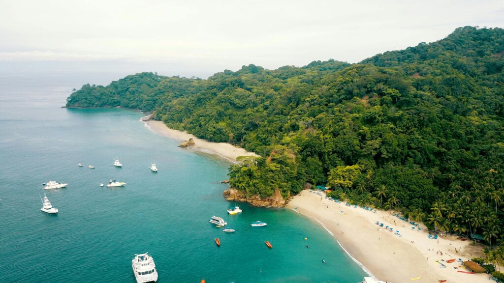 Tropical beach in Costa Rica, a territorial tax jurisdiction offering residency and zero tax for entrepreneurs